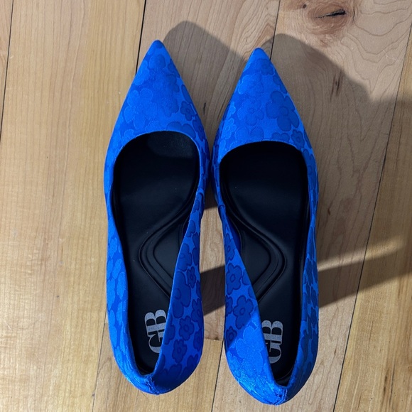 Gianni Bini Self-Made Daisy Satin Closed Toe Pumps - Picture 6 of 6